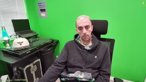 Snapshot of kuruptxxx chatting on 01/19/25, 06:00 kuruptxxx online show from 01/19/25, 06:00