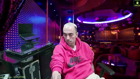 Snapshot of kuruptxxx chatting on 01/26/25, 10:35 kuruptxxx online show from 01/26/25, 10:35