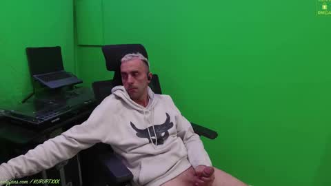 Snapshot of kuruptxxx chatting on 02/13/25, 08:45 kuruptxxx online show from 02/13/25, 08:45