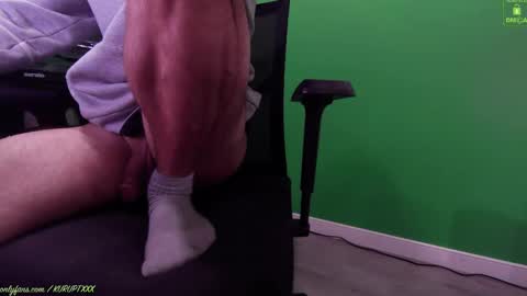 Snapshot of kuruptxxx chatting on 02/15/25, 04:56 kuruptxxx online show from 02/15/25, 04:56