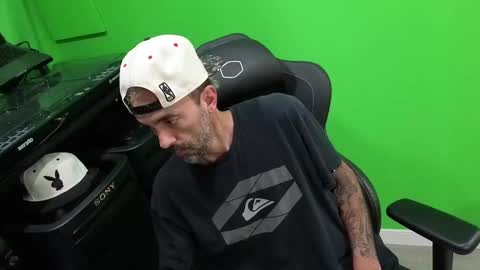 Snapshot of kuruptxxx chatting on 10/08/25, 06:38 kuruptxxx online show from 10/08/25, 06:38