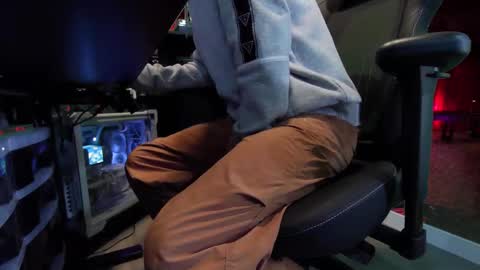 Snapshot of kuruptxxx chatting on 10/25/25, 01:18 kuruptxxx online show from 10/25/25, 01:18