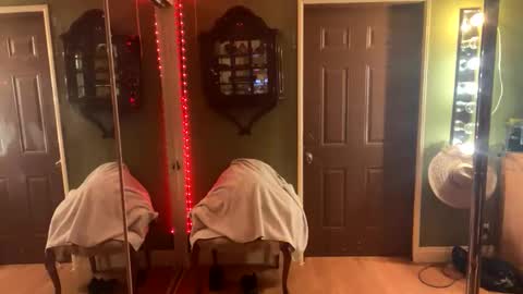 Snapshot of kushbabie420 chatting on 11/01/25, 05:20 kushbabie420 online show from 11/01/25, 05:20