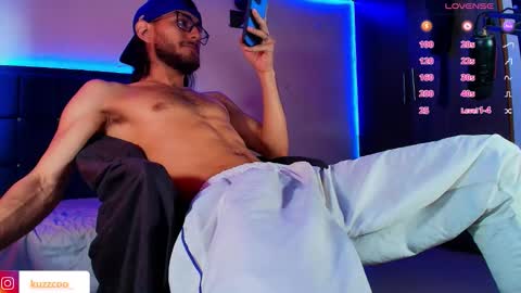 kuzzcoo online show from 11/03/25, 03:35