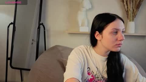 Snapshot of kvetachka chatting on 11/19/25, 12:43 Kvetachka Thu-Sun 0900am-1500pmGTM2 online show from 11/19/25, 12:43