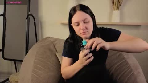 Snapshot of kvetachka chatting on 11/20/25, 01:39 Kvetachka Thu-Sun 0900am-1500pmGTM2 online show from 11/20/25, 01:39