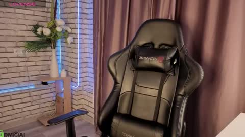 Snapshot of kvetachka chatting on 12/02/25, 12:49 Kvetachka Thu-Sun 0900am-1500pmGTM2 online show from 12/02/25, 12:49