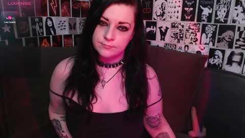 Snapshot of kvopa chatting on 12/20/25, 11:06 Kvopa online show from 12/20/25, 11:06