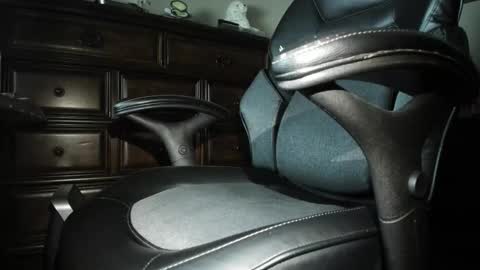 kwufbenk475692 online show from 02/05/26, 05:56