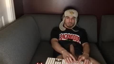 kxng222 online show from 12/18/25, 07:36