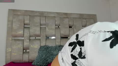 Snapshot of kyara_lane chatting on 11/27/25, 12:18 Kyara online show from 11/27/25, 12:18