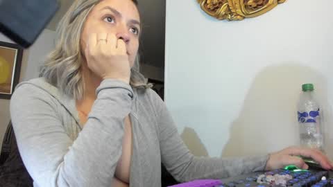 Snapshot of kyhara chatting on 01/26/25, 05:02 kyhara online show from 01/26/25, 05:02