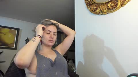 Snapshot of kyhara chatting on 01/28/25, 03:25 kyhara online show from 01/28/25, 03:25