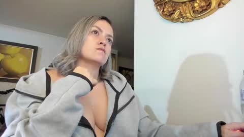 Snapshot of kyhara chatting on 02/22/25, 02:17 kyhara online show from 02/22/25, 02:17