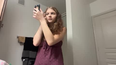 Snapshot of kykybaby4444 chatting on 11/26/25, 06:42 kyky online show from 11/26/25, 06:42