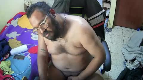 Snapshot of kyledonovvan chatting on 04/16/26, 11:51 Kyle online show from 04/16/26, 11:51