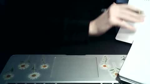 Snapshot of kyleesilkk chatting on 10/07/25, 12:46 KyleeSilkk online show from 10/07/25, 12:46