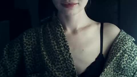 Snapshot of kyleesilkk chatting on 10/08/25, 05:10 KyleeSilkk online show from 10/08/25, 05:10