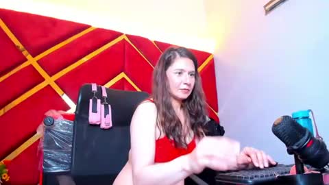 Snapshot of kylie_bloom chatting on 07/17/26, 10:47 kylie_bloom online show from 07/17/26, 10:47
