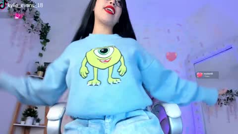 Snapshot of kylie_evans_18 chatting on 12/09/24, 05:07 Kylie online show from 12/09/24, 05:07