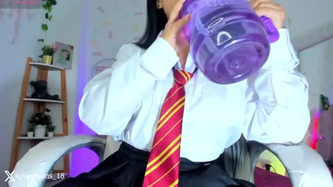 Snapshot of kylie_evans_18 chatting on 02/04/25, 03:15 Kylie online show from 02/04/25, 03:15