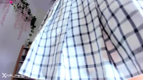 Snapshot of kylie_evans_18 chatting on 02/11/25, 05:40 Kylie online show from 02/11/25, 05:40