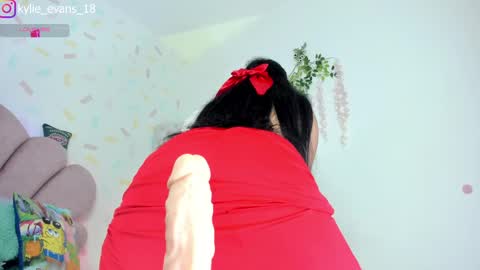 Snapshot of kylie_evans_18 chatting on 03/02/25, 12:31 Kylie online show from 03/02/25, 12:31