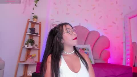 Snapshot of kylie_evans_18 chatting on 10/27/25, 01:42 Kylie online show from 10/27/25, 01:42