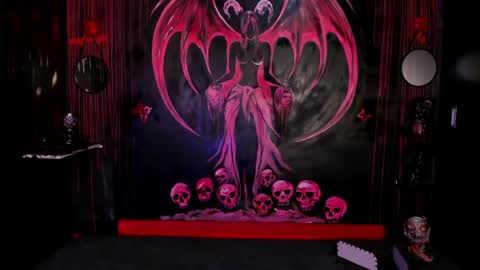 Snapshot of kylie_foxx1 chatting on 05/01/26, 12:04 submissive demon Please help me to reach 500 thumbs up online show from 05/01/26, 12:04