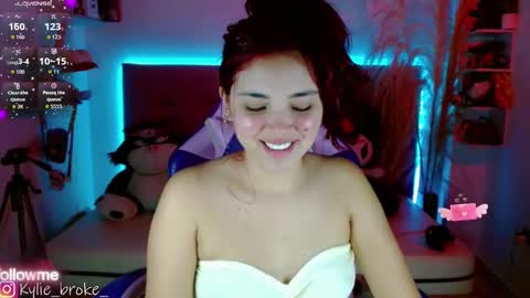 k ylie online show from 10/03/25, 10:29
