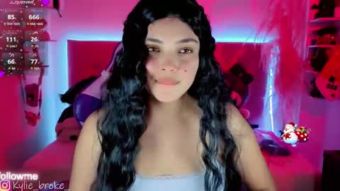 Snapshot of kylie_hottt_ chatting on 11/26/25, 12:00 k ylie online show from 11/26/25, 12:00