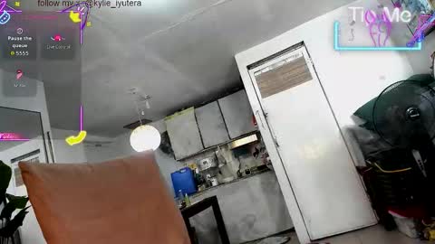 Snapshot of kylie_iyutera chatting on 09/24/25, 02:04 kylie online show from 09/24/25, 02:04