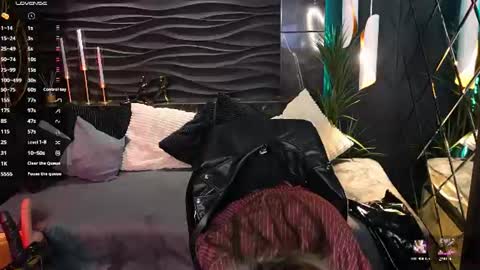 Snapshot of kylie_mellow chatting on 06/10/26, 01:43 Kylie online show from 06/10/26, 01:43