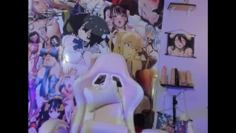 Snapshot of kylie_moan chatting on 10/12/25, 04:33  KYLIE online show from 10/12/25, 04:33