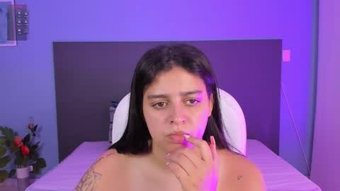 Snapshot of kylie_reyes chatting on 12/10/24, 08:05 Kylie Reyes online show from 12/10/24, 08:05