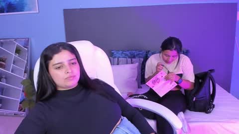 Snapshot of kylie_reyes chatting on 12/13/24, 08:15 Kylie Reyes online show from 12/13/24, 08:15