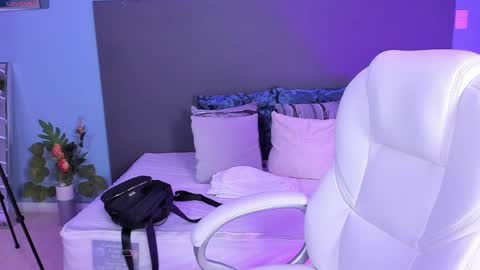 Snapshot of kylie_reyes chatting on 12/20/24, 07:39 Kylie Reyes online show from 12/20/24, 07:39