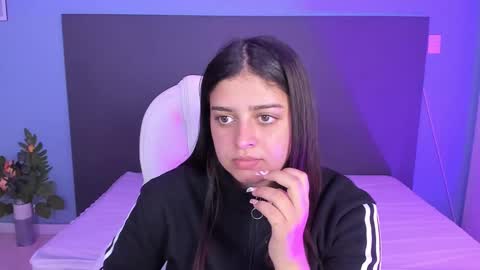 Snapshot of kylie_reyes chatting on 01/13/25, 07:21 Kylie Reyes online show from 01/13/25, 07:21