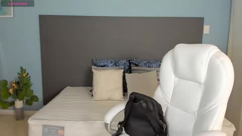 Snapshot of kylie_reyes chatting on 01/14/25, 07:43 Kylie Reyes online show from 01/14/25, 07:43