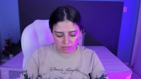 Snapshot of kylie_reyes chatting on 01/21/25, 07:17 Kylie Reyes online show from 01/21/25, 07:17