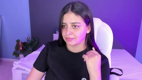 Snapshot of kylie_reyes chatting on 01/23/25, 07:51 Kylie Reyes online show from 01/23/25, 07:51