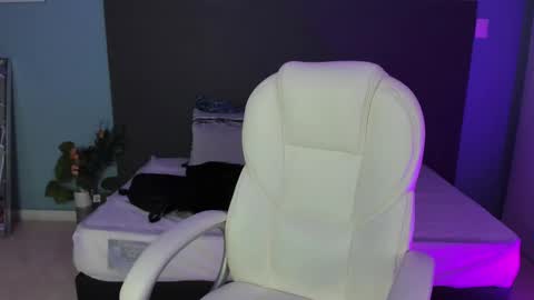 Snapshot of kylie_reyes chatting on 02/12/25, 07:13 Kylie Reyes online show from 02/12/25, 07:13