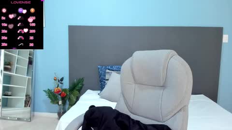 Snapshot of kylie_reyes chatting on 09/17/25, 07:48 Kylie Reyes online show from 09/17/25, 07:48