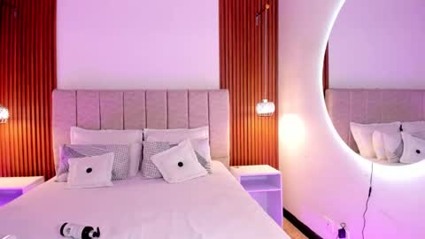 Snapshot of kylie_sofi chatting on 09/15/25, 01:44 kloe sofia online show from 09/15/25, 01:44