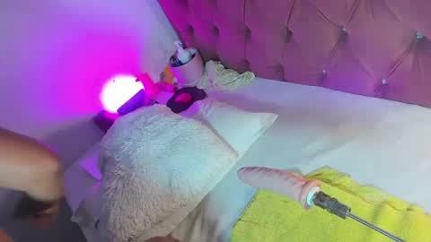 Snapshot of kylie_sttel chatting on 04/15/26, 12:01 kylie Sttel online show from 04/15/26, 12:01