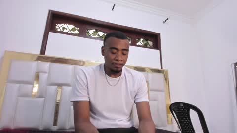 Snapshot of kylieandjhonny chatting on 01/25/25, 06:24 Kaylie And Jhony online show from 01/25/25, 06:24