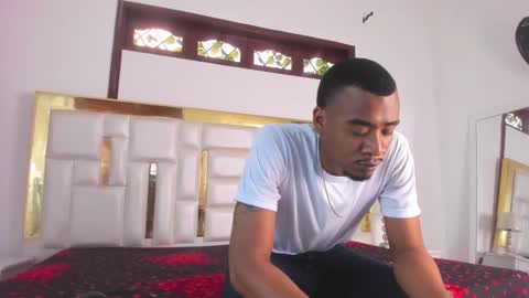 Snapshot of kylieandjhonny chatting on 02/13/25, 06:27 Kaylie And Jhony online show from 02/13/25, 06:27