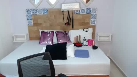 Melissa online show from 11/23/25, 10:26