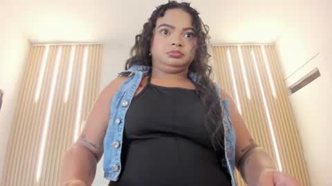 Snapshot of kyliee_moore_ chatting on 06/24/26, 05:50 kyliee online show from 06/24/26, 05:50