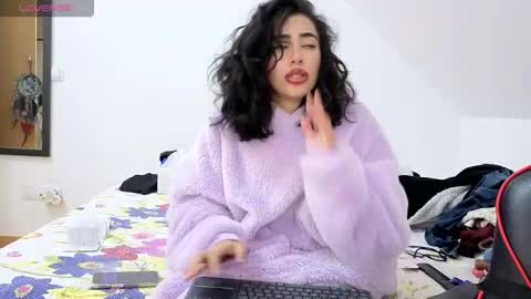 kyliemamihottie online show from 10/25/25, 07:52